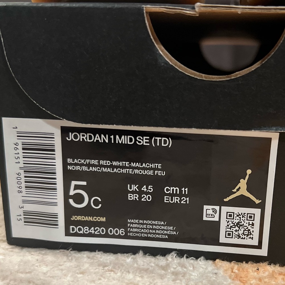 Toddler Jordan 1 - Picture 6 of 7